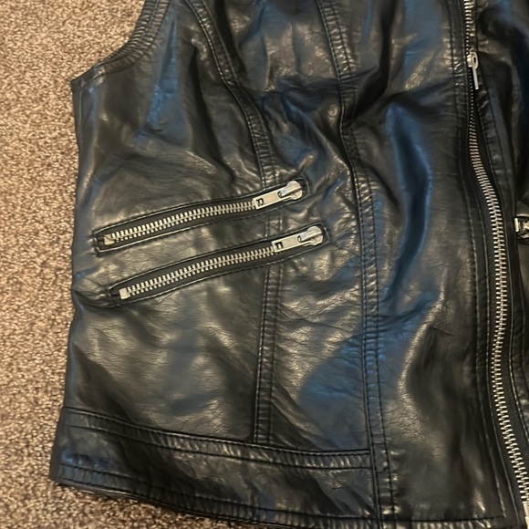 Small Polyurethane vest - Picture 2 of 6